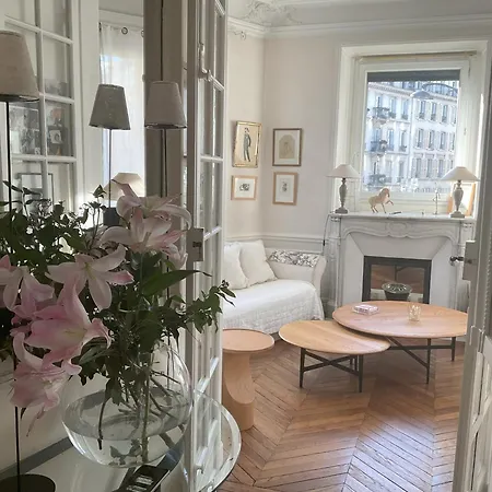 Apartment Plein Centre Et Lumineux Paris